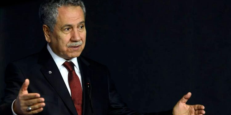 Bülent Arınç'tan dikkat çeken AKP paylaşımı: 'Kendini evin en önemli parçası sayanlar..'
