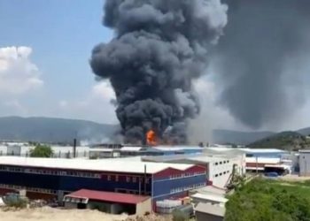 Bursa İnegöl’de yangın; 4 fabrika kullanılamaz hale geldi 