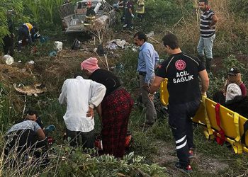 Bursa’da mevsimlik işçileri taşıyan kamyonet devrildi: 3 ölü, 11 yaralı