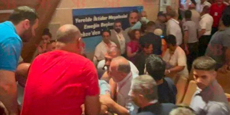 CHP Gebze İlçe Kongresi'nde kavga çıktı