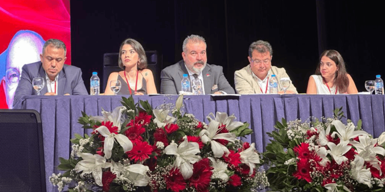 CHP’de kongre pazarı: Şişli’de değişimciler ve genel merkez yanlıları kozlarını paylaşıyor