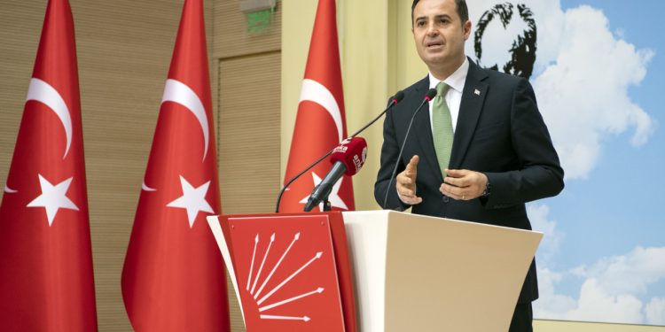 CHP'li Akın: Akaryakıt fiyatlarının 50 lirayı geçebileceği belirtiliyor