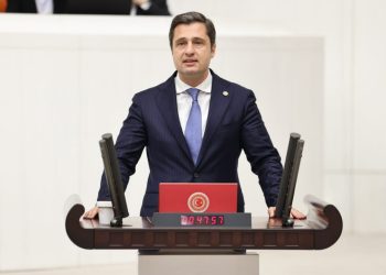 CHP'li Deniz Yücel: Akbelen de bizim Urla da bizim, yok etmek isteyenlerin karşısındayız