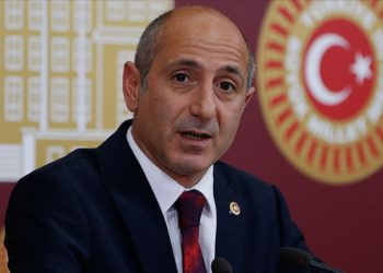CHP'li Öztunç'tan Davutoğlu'nun 'seçime CHP listelerinden girmek istemedik' açıklamasına tepki: "Kimse zorla aday yapmadı"