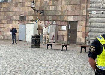 Danimarka’da Türkiye Büyükelçiliği önünde Kuran yakıldı