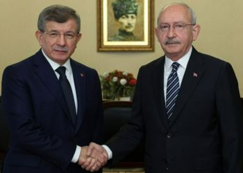 Davutoğlu'nun 'pişmanlığına' CHP'den bir tepki daha: 'Ayrı listeden girseymiş de oy oranını görseymiş'