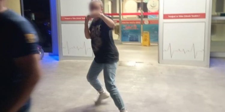 Dedesini bıçaklayan 14 yaşındaki kızdan 'neden yaptın' sorusuna şaşırtan hareket