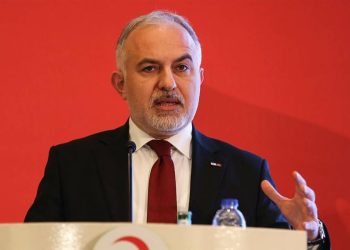 Depremde çadır satan Kerem Kınık, Kızılay’ın 'İyilik ve Merhamet Elçisi' oldu