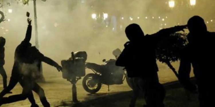 Devler Ligi maçı öncesinde olaylar çıktı, bir taraftar öldü; AEK-D.Zagrep maçı ertelendi