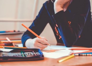 Doktorlardan uyarı: Her 10 çocuktan dördünde duruş bozukluğu görülüyor