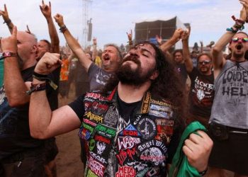 Dünyanın en büyük Heavy Metal festivalini sel bastı: Organizatörler 'gelmeyin' çağrısı yaptı