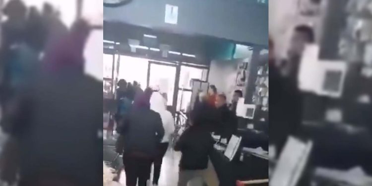 Ekonomik krizin pençesindeki Arjantin'de yağma başladı: 100'den fazla kişi gözaltında