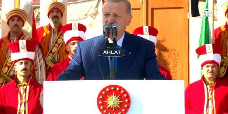 Erdoğan’dan muhalefete: Ölmüş atı kamçılamanın kimseye faydası olmaz!