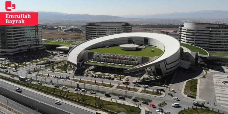 Erzurum Şehir Hastanesi altı hastaneyi yuttu