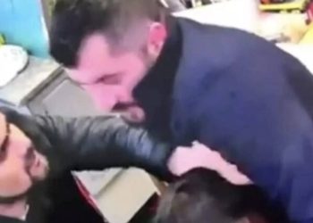 Esenyurt’taki tekel bayisinde aynı kişilerin 2,5 ay önce yaşanan kavganın görüntüsü ortaya çıktı