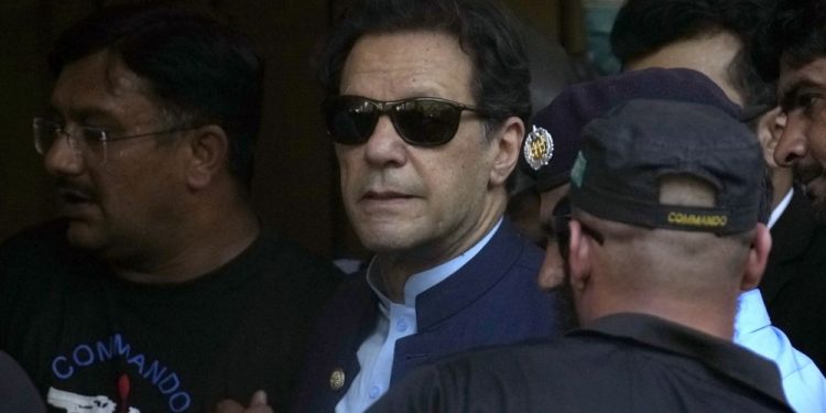 Eski Pakistan Başbakanı İmran Han'ın üç yıllık hapis cezası ertelendi