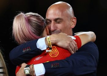 FIFA'dan kadın futbolcuyu taciz eden Rubiales'e 90 gün görevden uzaklaştırma cezası