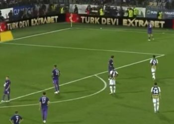 Fenerbahçe-Maribor karşılaşmasında kavga çıktı, tribünler boşaltıldı