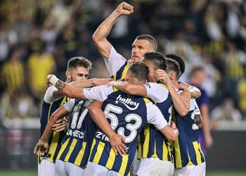 Fenerbahçe ikinci yarıda açıldı, tur kapısını araladı