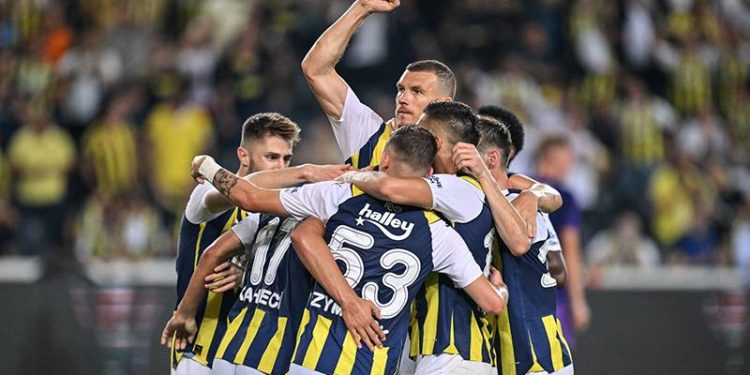 Fenerbahçe ikinci yarıda açıldı, tur kapısını araladı