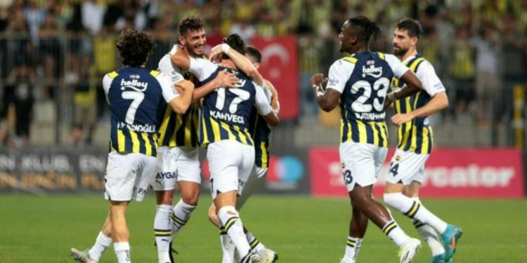 Fenerbahçe olaylı maçı 3 golle geçti, tur atladı
