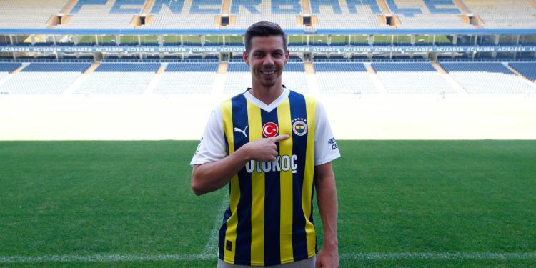 Fenerbahçe'de yeni transfer! Resmen duyuruldu