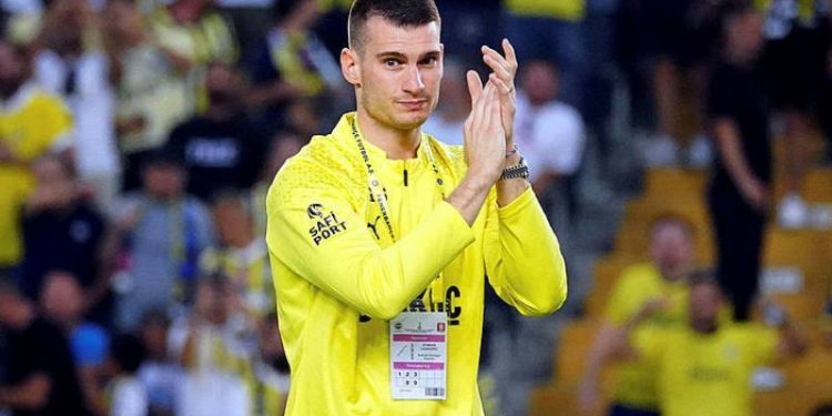 Fenerbahçe'nin yeni transferi Livakovic, imzayı attı!