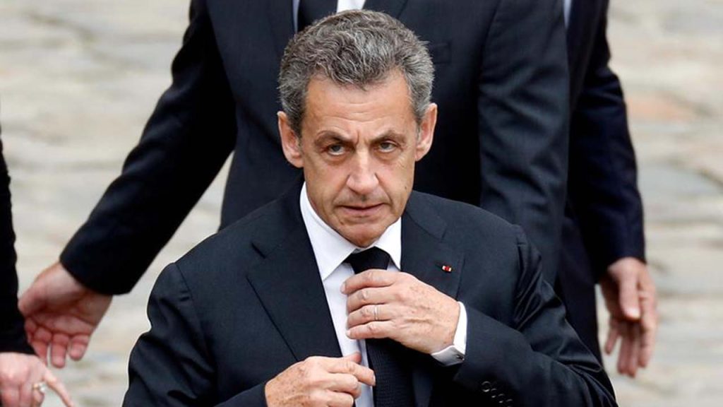 Fransa'nın eski cumhurbaşkanı Sarkozy'e yine yargı yolu göründü: Kaddafi'den para almakla suçlanıyor