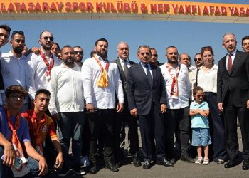 Galatasaray, 600 konteyneri depremzedelere teslim etti