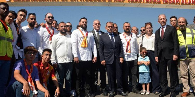 Galatasaray, 600 konteyneri depremzedelere teslim etti