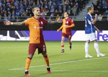Galatasaray taraftarını çok seviyorum; onların bana gösterdiği sevgiye gol atarak karşılık vermeye çalışıyorum