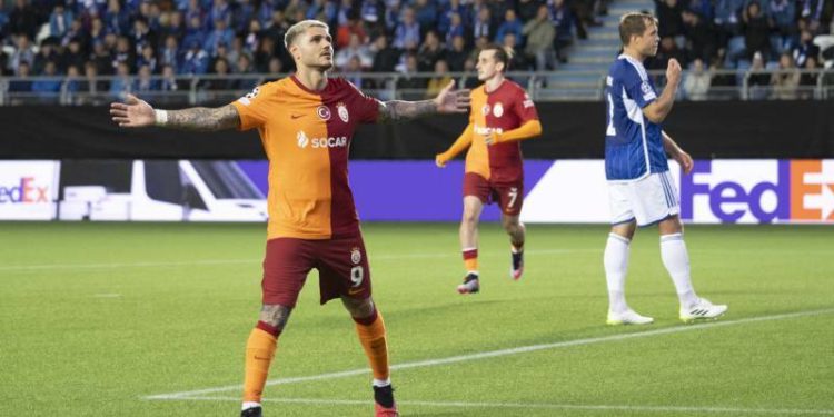 Galatasaray taraftarını çok seviyorum; onların bana gösterdiği sevgiye gol atarak karşılık vermeye çalışıyorum