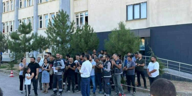 Greve çıkan işçilere patrondan tehdit