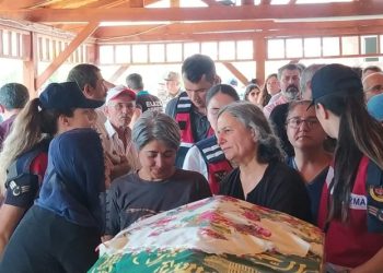 Gültan Kışanak, ablasını son yolculuğuna uğurladı