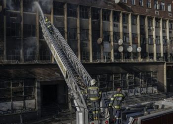 Güney Afrika'da çok katlı binada yangın: Ölü sayısı 70'i geçti