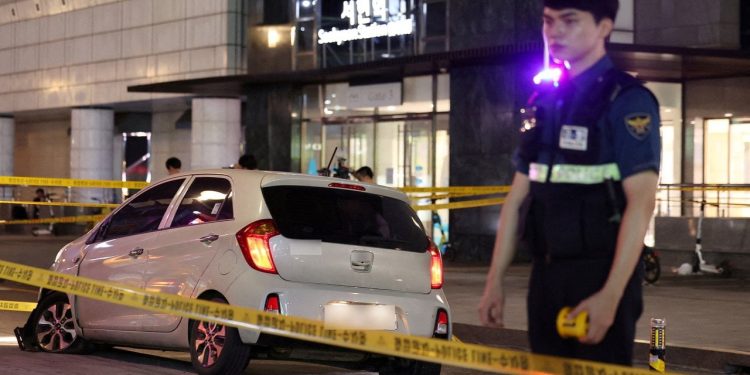 Güney Kore'de bıçaklı saldırılar artıyor: Lise öğretmeni ağır yaralı