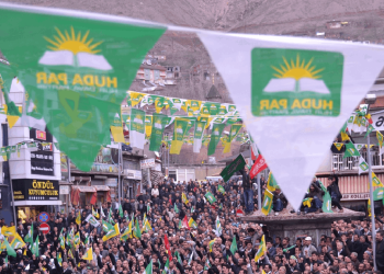 HÜDA PAR'dan AKP'ye göçmen eleştirisi: Kürtlere ayrımcılık yapılıyor