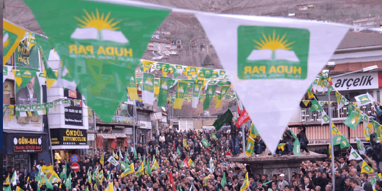 HÜDA PAR'dan AKP'ye göçmen eleştirisi: Kürtlere ayrımcılık yapılıyor
