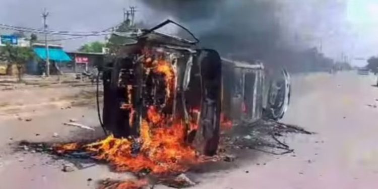 Hindistan'da Müslümanlar ile Hindular arasında çatışma: En az beş kişi öldü