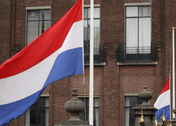 Hollanda, hava sahasına yaklaşan Rus savaş uçaklarının durdurulduğunu bildirdi