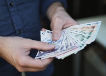 Hükümetten kamu emekçilerini yoksulluğa terk eden teklif: KESK bugün iş bırakıyor!