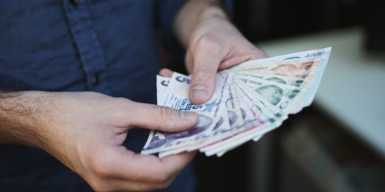 Hükümetten kamu emekçilerini yoksulluğa terk eden teklif: KESK bugün iş bırakıyor!
