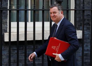 İngiliz Çalışma Bakanı'ndan 50 yaş üstüne 'esnek çalışma' çağrısı: Bisikletli kuryelik yapın