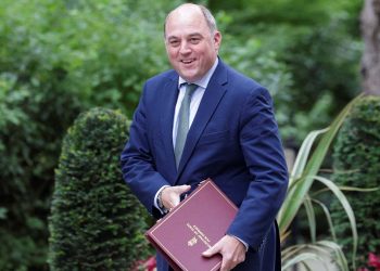 İngiltere Savunma Bakanı Wallace istifa etti