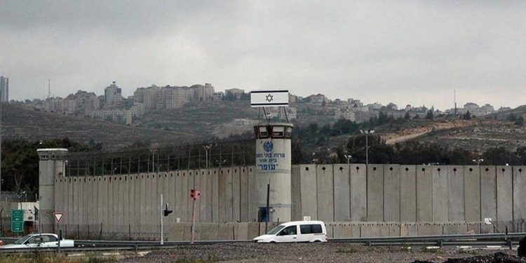 İsrail cezaevlerinde bulunan bin Filistinli, süresiz açlık grevine başladı