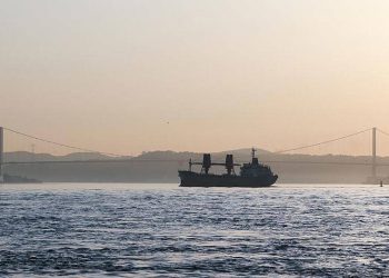 İstanbul Boğazı’nda gemi trafiği askıya alındı