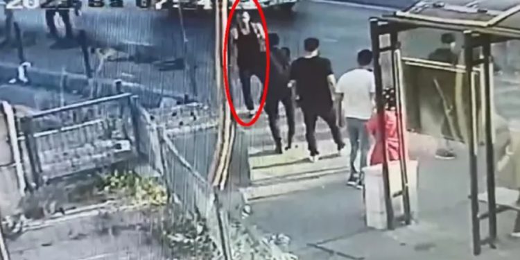 İstanbul Valisi Gül, ‘bıçaklı saldırganı vuran polis açığa alındı’ iddiasını yalanladı