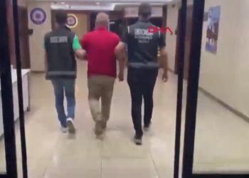 İstanbul’da ‘bıçak parası’ istediği iddia edilen doktora gözaltı