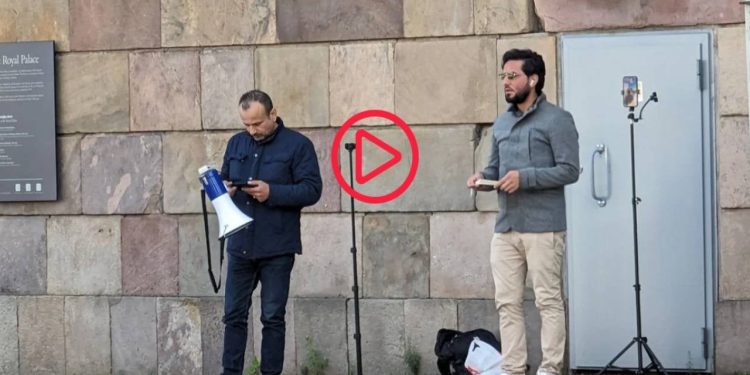 İsveç'te Iraklı göçmen Momika yine Kuran yaktı