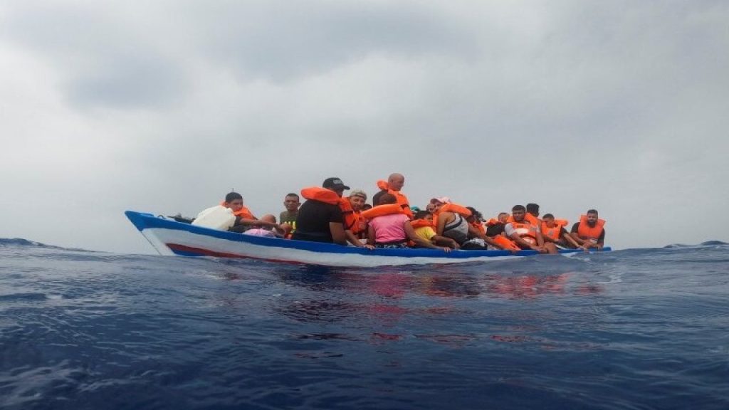 İtalya'nın Lampedusa Adası açıklarında göçmen teknesi battı: En az 41 kişi öldü